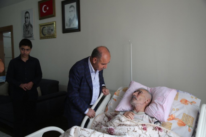 Emniyet Genel Müdürü Aktaş´tan kahraman şehit Fethi Sekin´in babasına ziyaret
