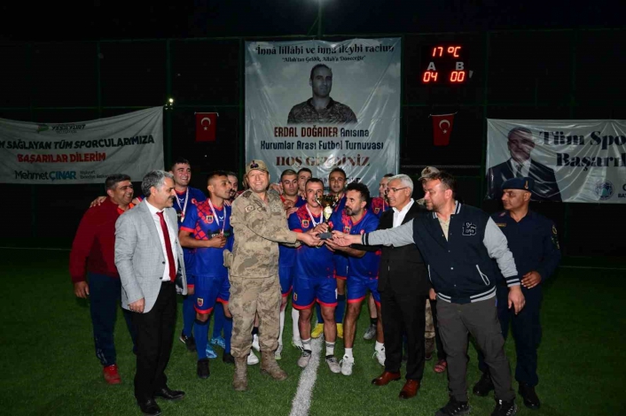 Erdal Doğaner Futbol Turnuvası´nda Şampiyon İl Jandarma oldu
