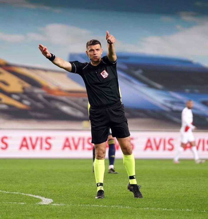 Fatih Karagümrük - Sivasspor maçında Ümit Öztürk düdük çalacak
