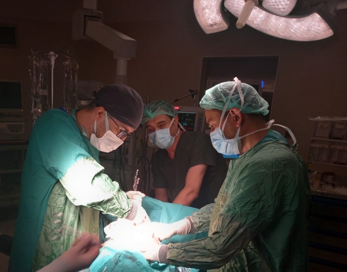 Fethi Sekin Şehir Hastanesi´nde ilk defa çocuk hastaya timektomi ameliyatı yapıldı
