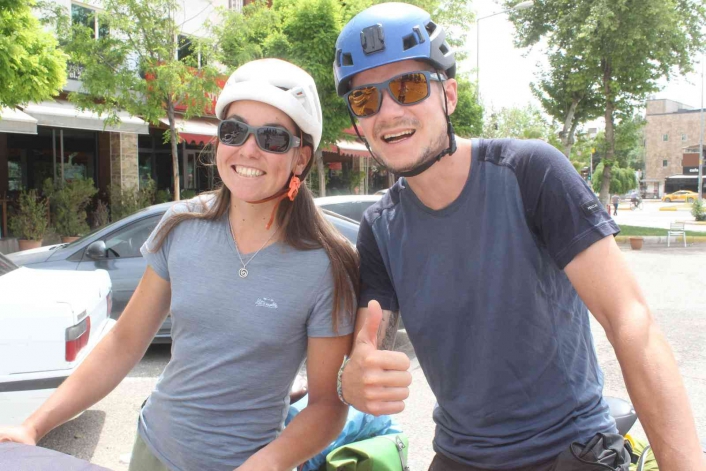 Fransız çift, bisikletle dünya turu yapıyor
