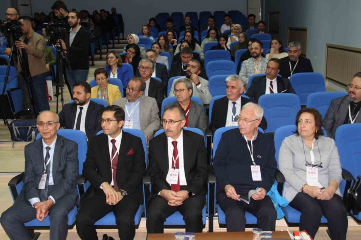 FÜ´de 6´ncı Uluslararası Türkiye Türkçesi Ağız Araştırmaları Çalıştayı düzenlendi
