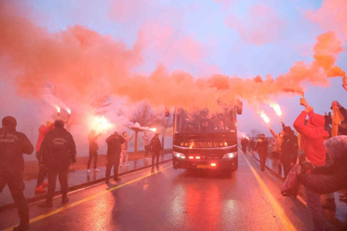 Galatasaray kafilesine Sivas´ta coşkulu karşılama
