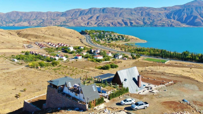Göl manzaralı bungalov evler Elazığ´ın turizmine katkı sağlayacak
