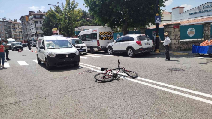 Hafif ticari aracın çarptığı bisikletli çocuk ağır yaralandı
