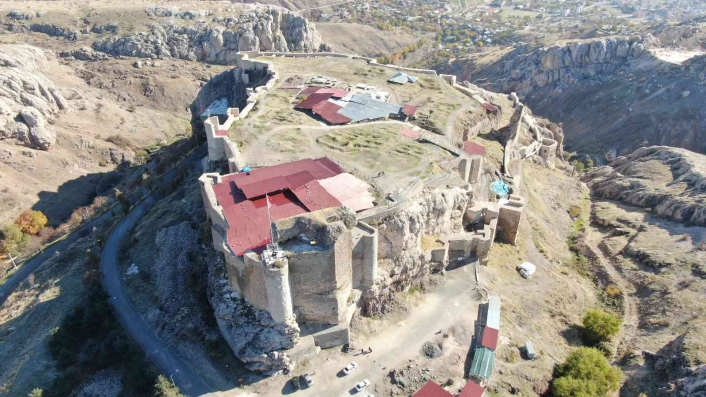 Harput Kalesi´nin tarihi çıkan buluntular ile 2 bin 200 yıl geriye gitti
