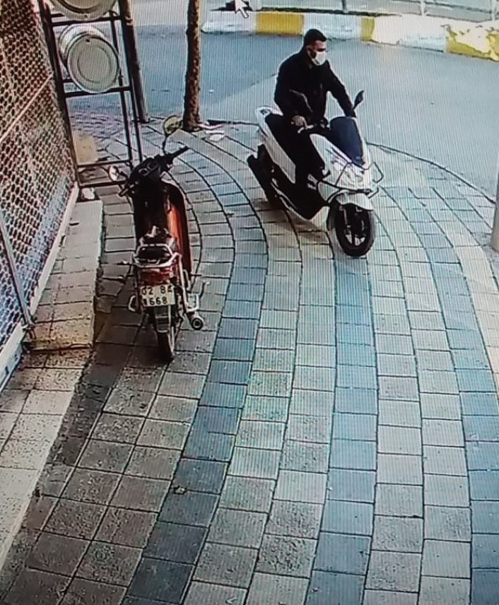 İkamet bahçesindeki motosiklet çalındı
