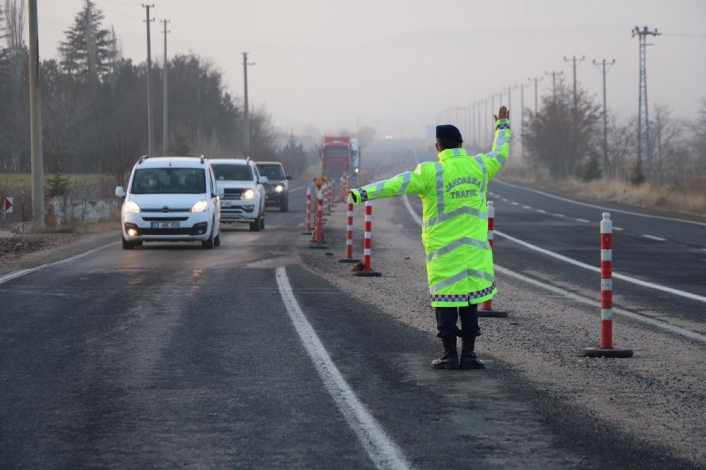 Jandarma ekipleri, trafik uygulamalarını yoğunlaştırdı
