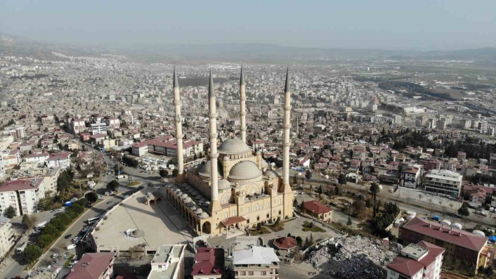 Kahramanmaraş´ın simgesi Abdülhamit Han Camii depremlere rağmen dimdik ayakta
