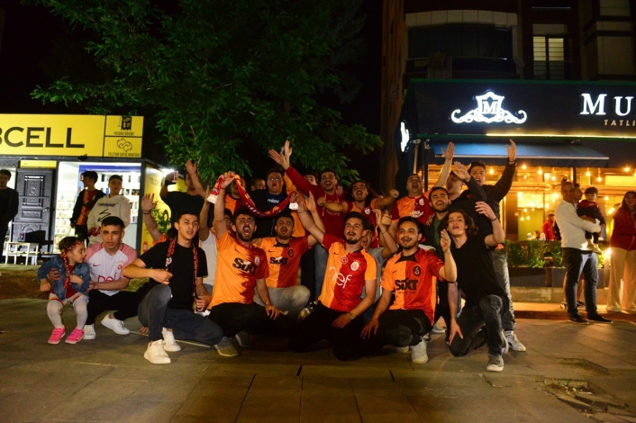 Kahramanmaraş´ta Galatasaray taraftarları şampiyonluğu coşkuyla kutladı
