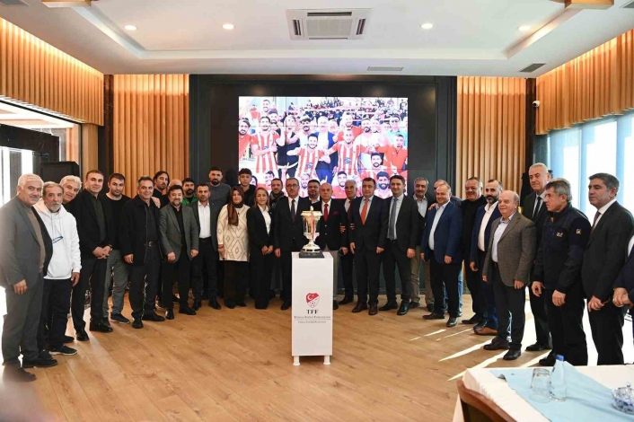 Kahramanmaraş´ta İstiklal Sporun şampiyonluk kupası
