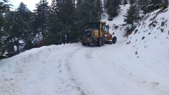 Kahramanmaraş´ta kar ve tipiden kapanan 186 mahalle yolu açıldı
