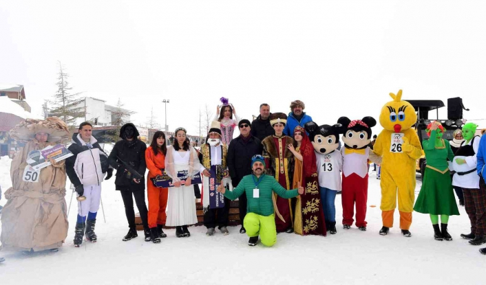 Kahramanmaraş´ta kostümlü kayak yarışması
