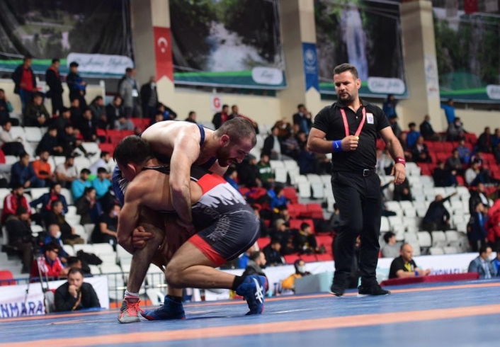 Kahramanmaraş´ta Türkiye Büyükler Serbest Güreş Şampiyonası coşkusu
