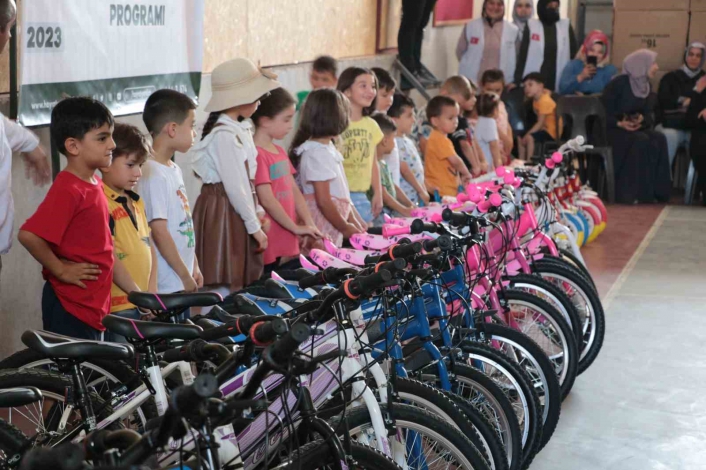 Kahramanmaraş´ta yetim çocuklarına bisiklet hediyesi
