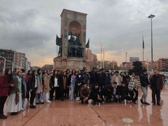 Kahta Fen Lisesi öğrencilerinden Ankara ve İstanbul´ a çıkarma
