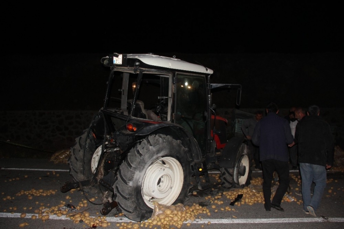 Kamyon ile traktör çarpıştı ortalık savaş alanına döndü: 1 ölü, 3 yaralı
