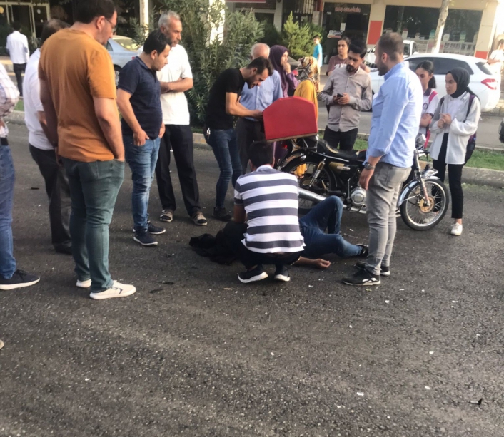 Kamyonet ile motosiklet çarpıştı: 1 yaralı
