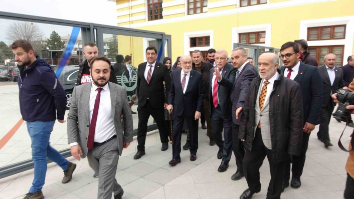 Karamollaoğlu, eleştirdiği hızlı trenle Ankaraya geri döndü
