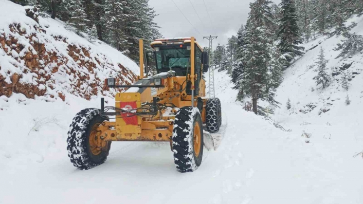 Kardan kapanan 283 kırsal mahalle yolu ulaşıma açıldı

