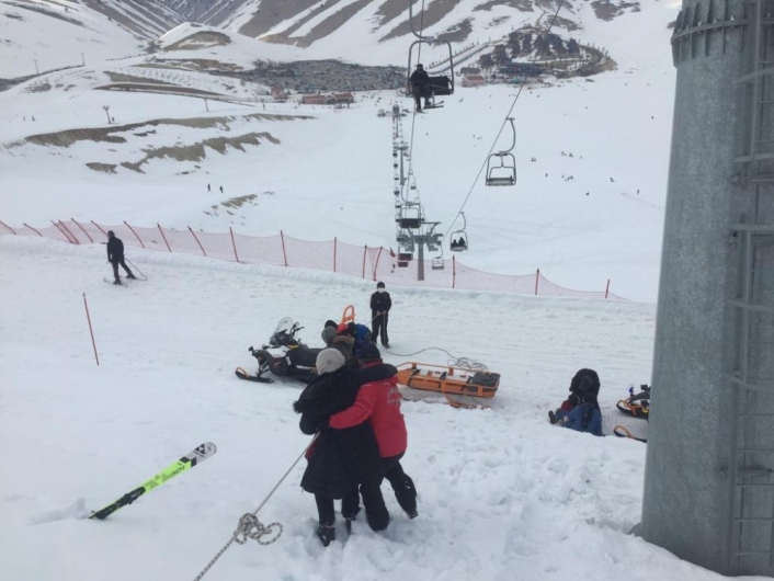 Karlı dağda mahsur kalan 9 kişiyi jandarma kurtardı
