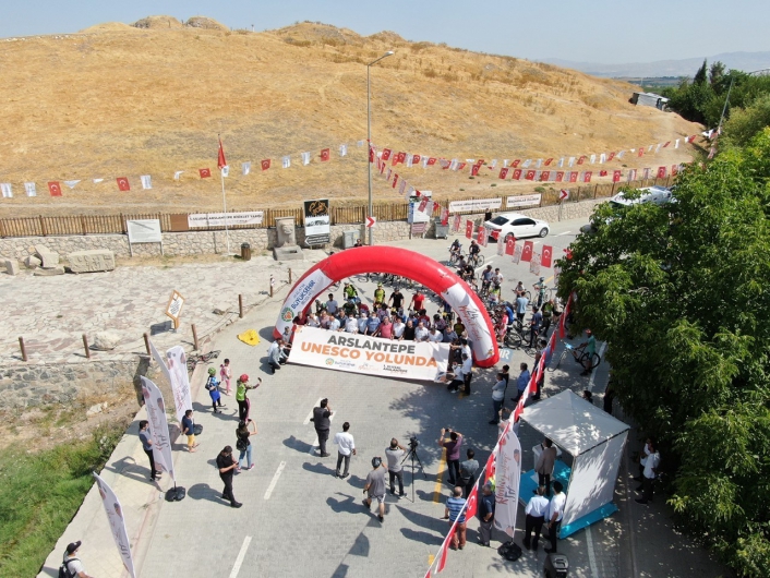 Kayısı Festivali 1.Ulusal Arslantepe Bisiklet Yarışı yapıldı
