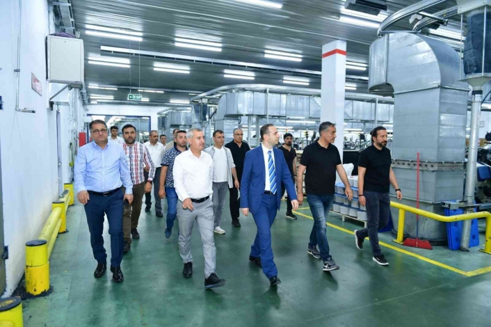 Kaymakam Uğurlu ile Başkan Çınar, organize sanayi bölgesindeki fabrikaları ziyaret etti
