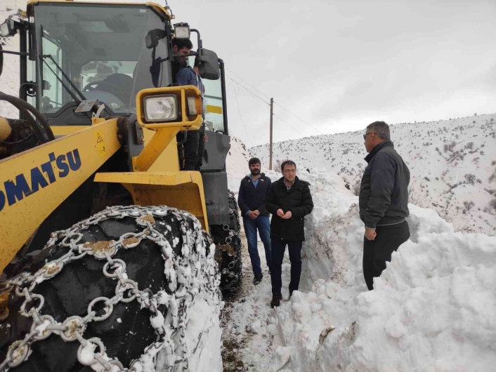 Kaymakam Ünsal, karla mücadele çalışmalarını inceledi
