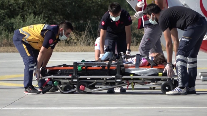Kazada ağır yaralanan 5 yaşındaki çocuk, ambulans helikopterle hastaneye sevk edildi
