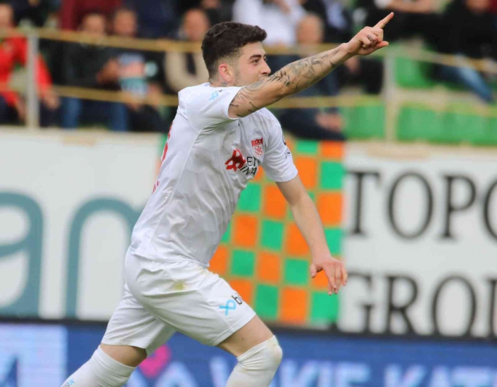 Kerem Atakan, Süper Lig´deki ilk golünü Alanya´ya attı
