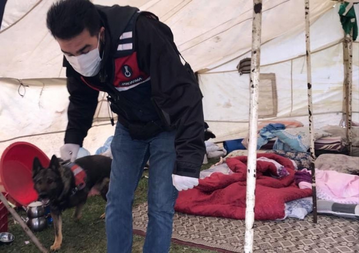 Konar-göçerlerin çadırlarına uyuşturucu baskını: 11 gözaltı
