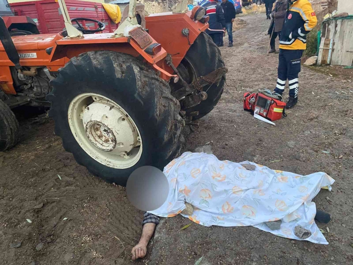Kullandığı traktörün altında kaldı, olay yerinde vefat etti
