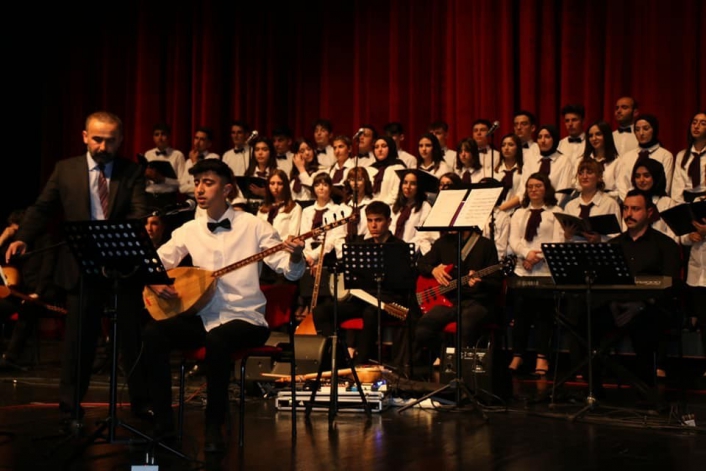 Lise öğrencileri konser düzenledi
