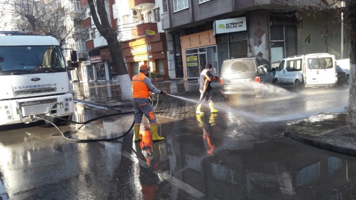 Malatya´da cadde ve kaldırımları yıkanıyor
