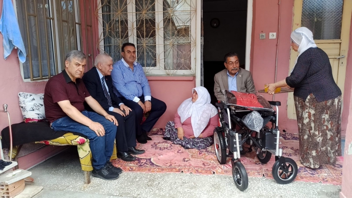 MHP Milletvekili Özyavuz´dan engelli kadına hediye
