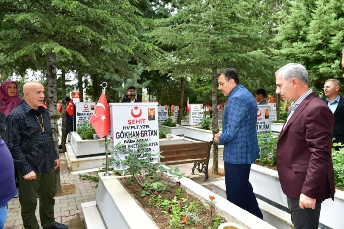 Milletvekili Tüfenkci ile Başkan Çınar´dan şehitlik ziyareti
