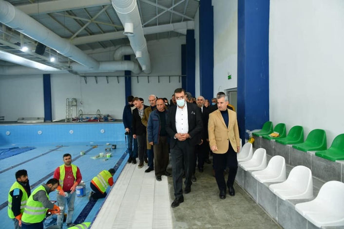 Milletvekili Tüfenkci ile Başkan Çınar, Yakınca yarı olimpik yüzme havuzunu inceledi

