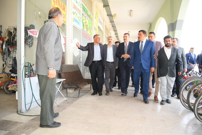 Milletvekili Tüfenkci ve Başkan Gürkan, tellal pazarı alanında incelemelerde bulundu
