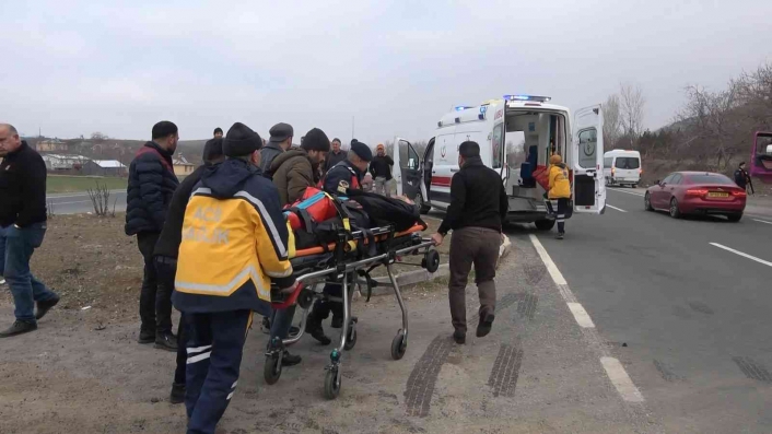 Muş İl Jandarma Komutan Yardımcısı Albay Ahmet Kaya ve eşi trafik kazasında yaralandı
