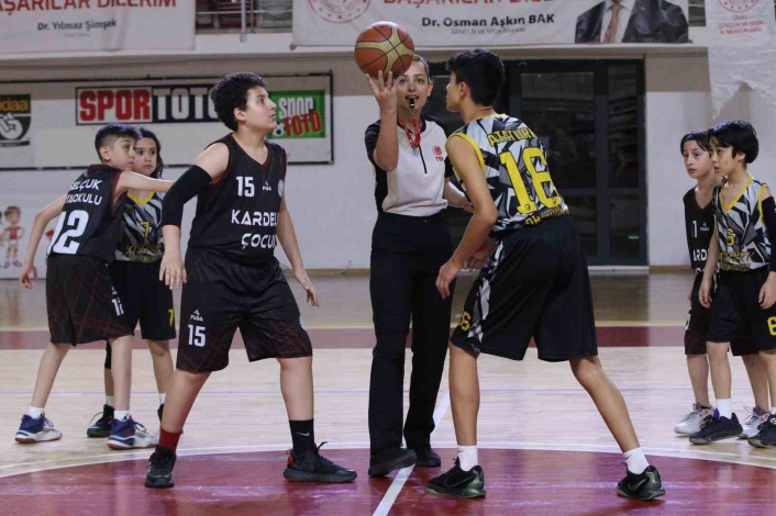 Okullararası basketbol grup maçları, Sivasta sürüyor
