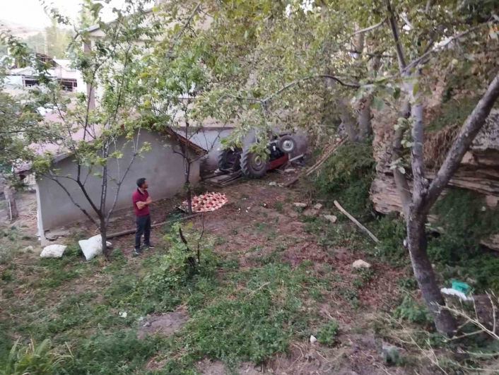 Önce evin duvarına çarptı ardından 6 metrenden bahçeye uçtu: 2 ölü
