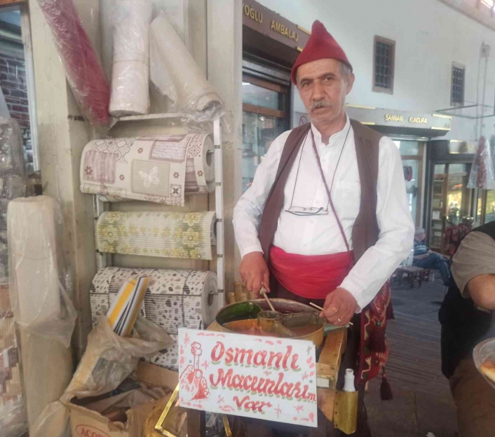 Osmanlı kültürünü yaşatmak için ´Osmanlı macunu´ satıyor
