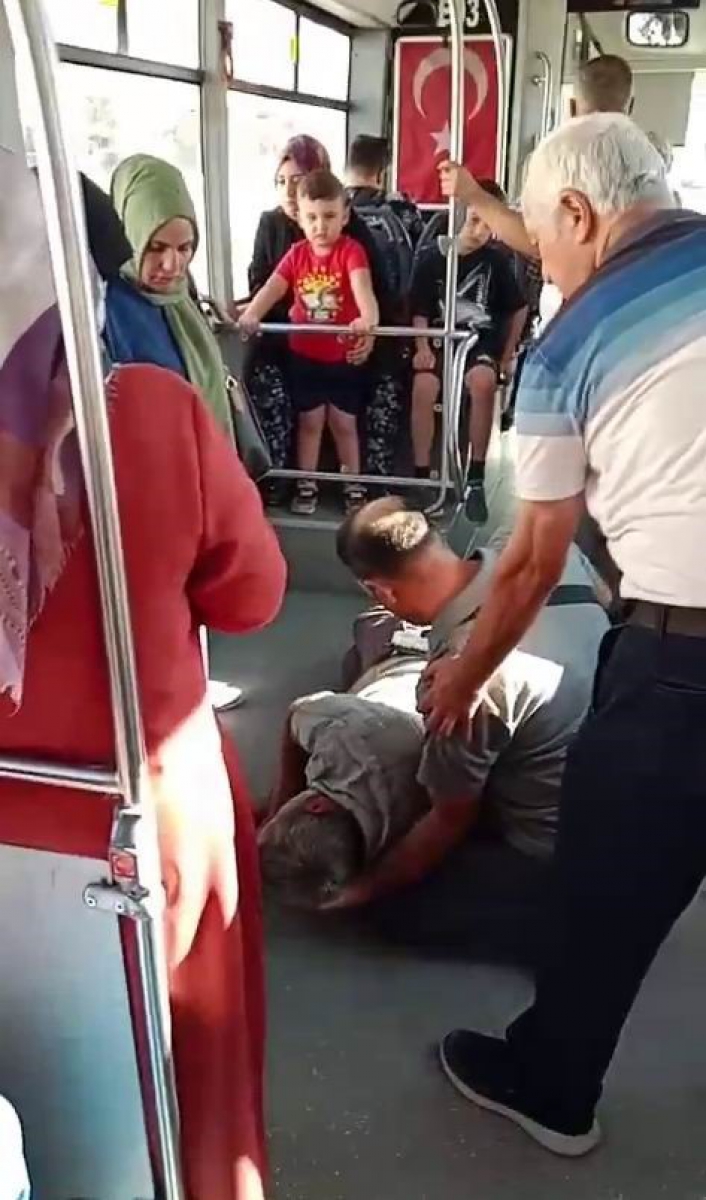 Otobüs şoförü saniyelerle yarıştı, fenalaşan yolcuyu hastaneye yetiştirdi
