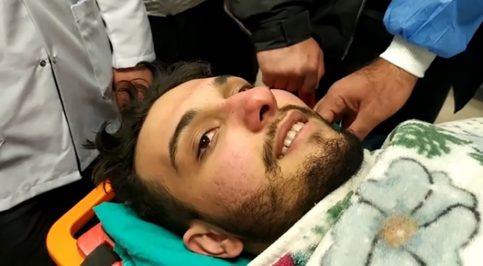 (ÖZEL) Muhammed Enes ve ağabeyi enkaz altındaki 198 saati İHA´ya anlattı
