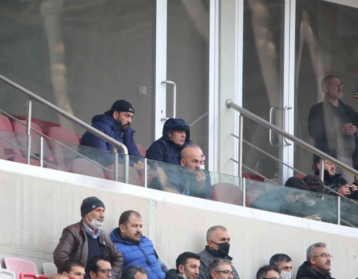 Rıza Çalımbay, Hatayspor maçını locadan takip etti
