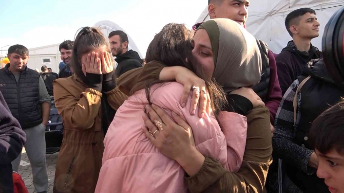 Rusya sınırından tahliye edilen ve 4 çocuğuna kavuşan Ahıska Türkü anne: 