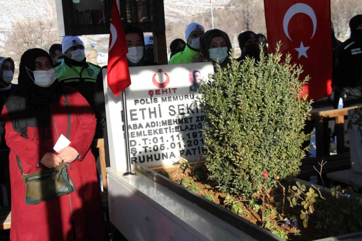 Şehit kahraman polis Fethi Sekin, vefatının 5´inci senesinde kabri başında anıldı
