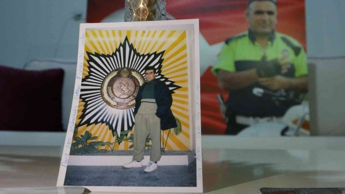 Şehit polis Fethi Sekin´in 27 yıl önceki fotoğrafı ortaya çıktı, üzerindeki not herkesi duygulandırdı
