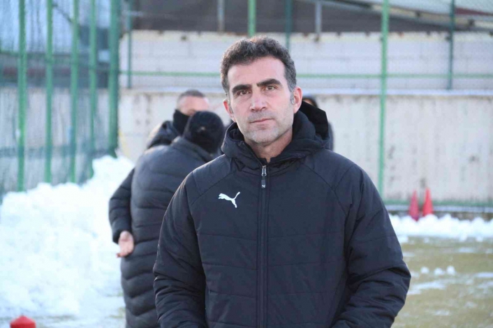 Sivas Belediyespor´da teknik direktör Yusuf Tokuş ilk idmanına çıktı
