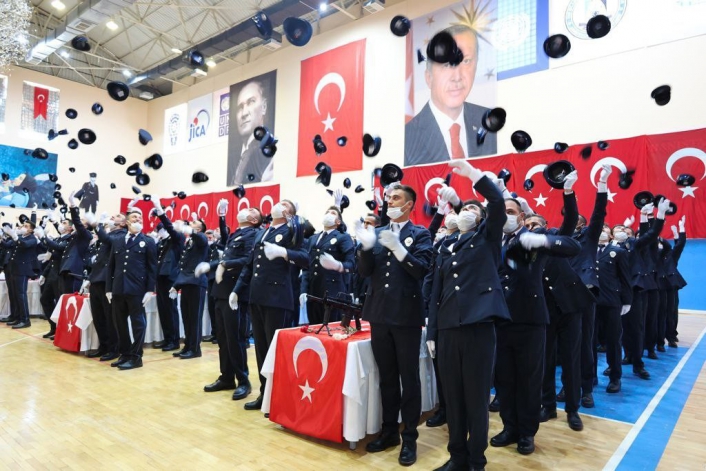 Sivas Polis Meslek Eğitim Merkezi 26. Dönem mezunlarını verdi
